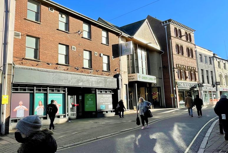 2,571 Sq Ft , 47 High Street EX31 - Under Offer