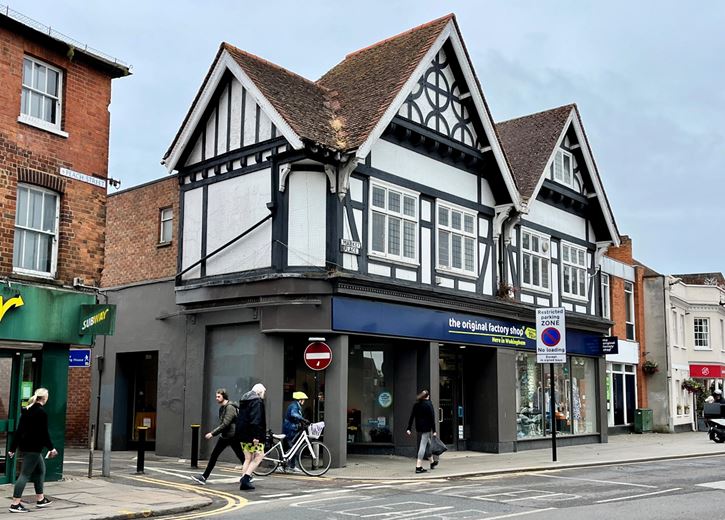 7,242 to 9,206 Sq Ft , 32-33 Market Place RG40 - Available