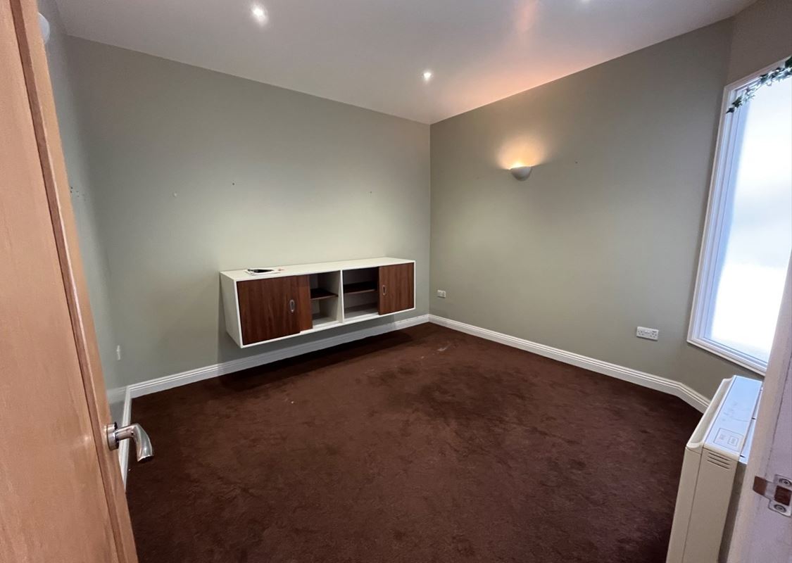 834 Sq Ft , 10 Bank Street SN12 - Available