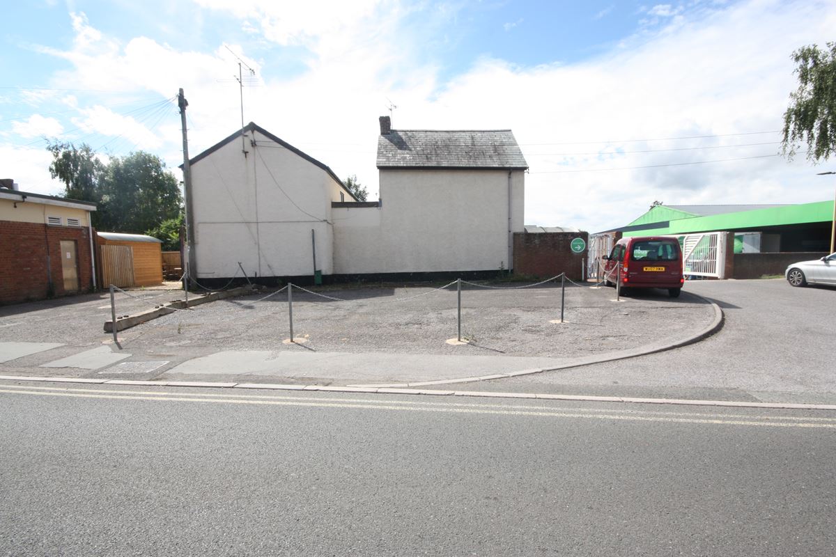277.2 Sq Ft , Car Parking, Longforth Road TA21 - Available