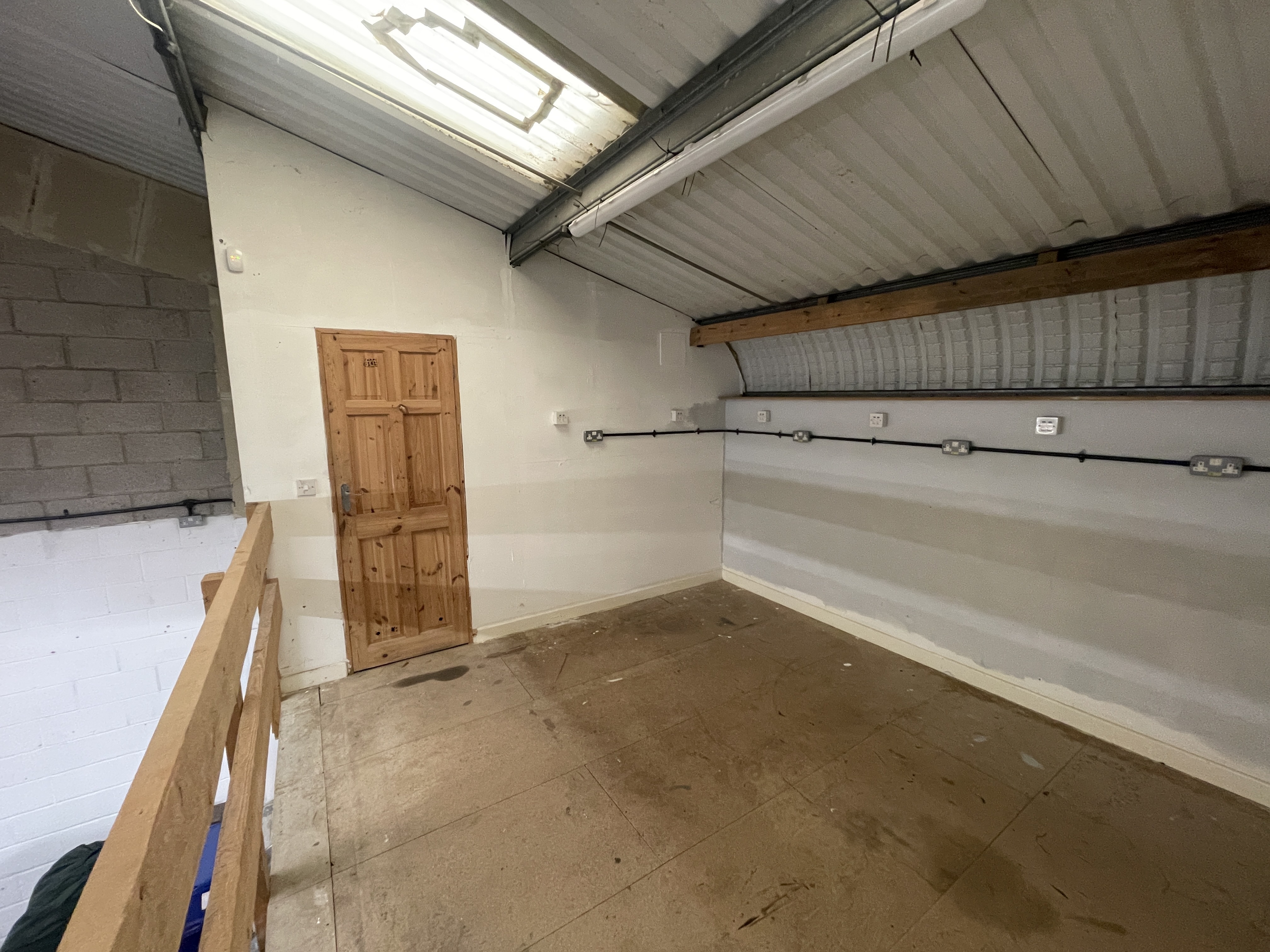 646 Sq Ft , 14 Ilton Business Park TA19 - Available