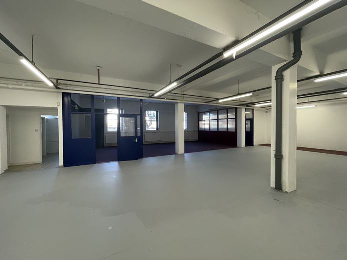 4,655 Sq Ft , Unit 1 , Bath Road SN10 - Available