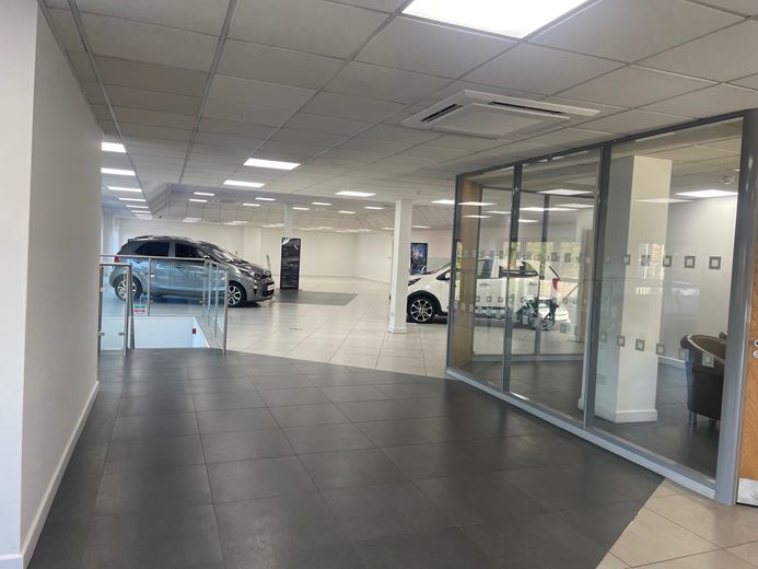 6,486 to 9,192 Sq Ft , Showroom At Bumpers Way SN14 - Available