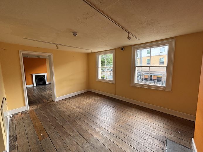  , 6-7 South Western Terrace BA20 - Available