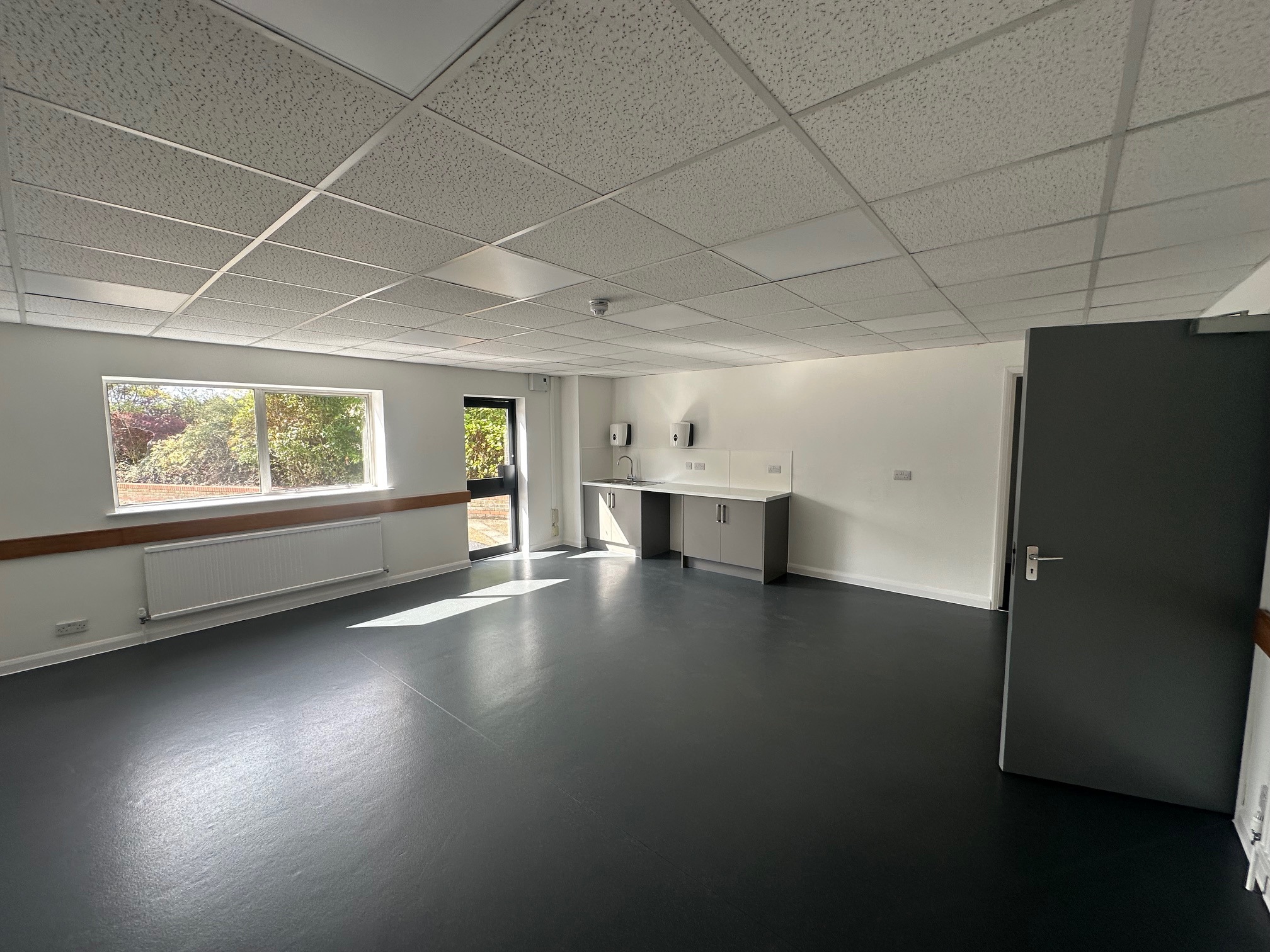 44,684 Sq Ft , 41 Edison Road PE27 - Available