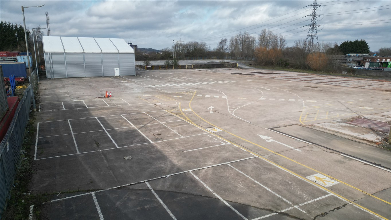 3.1 acres , Cakemore Road B65 - Available