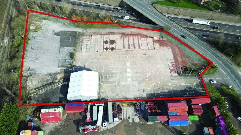 3.1 acres , Cakemore Road B65 - Available