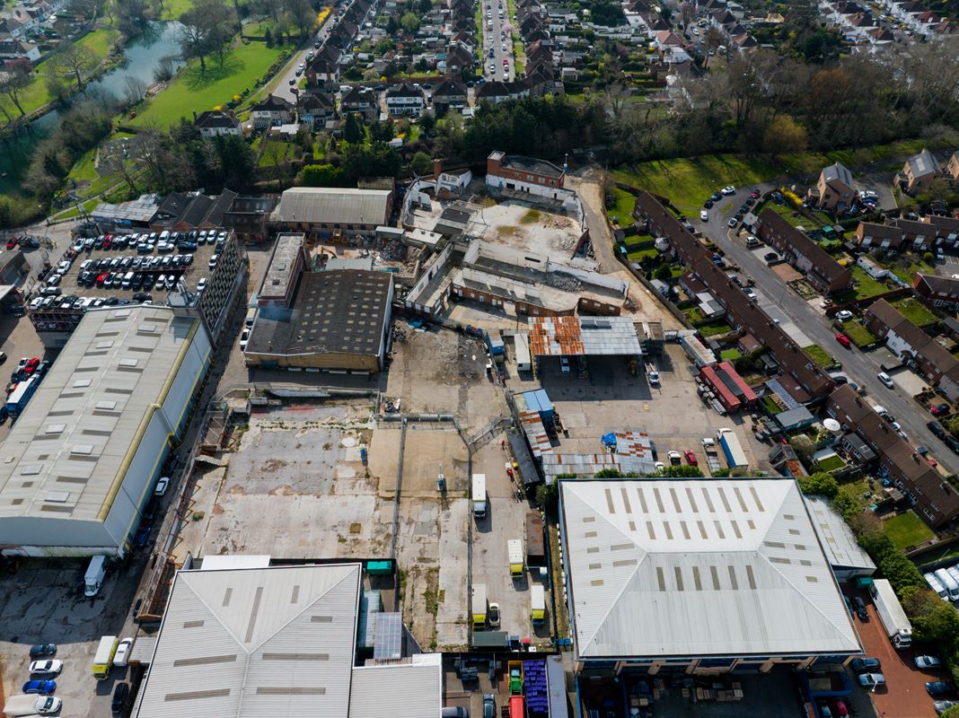 0.1 acres , Croydon CR0 - Available