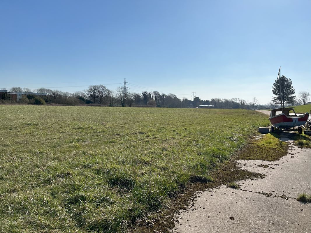 4.4 hectares , Land At Queen Mother Reservoir, Horton Road SL3 - Available