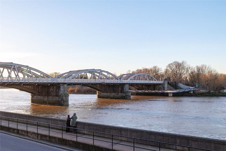 2 bedroom flat, The Terrace, London SW13 - Let Agreed