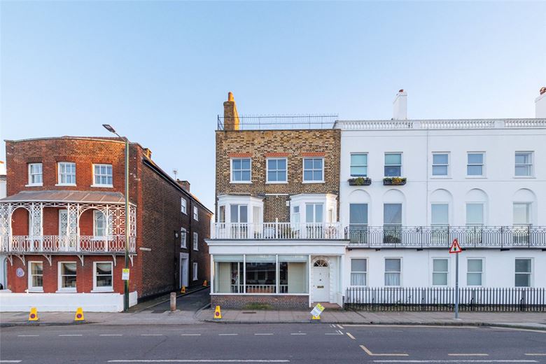 2 bedroom flat, The Terrace, London SW13 - Let Agreed