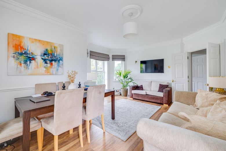 2 bedroom flat, Doyle House, 46 Trinity Church Road SW13 - Available