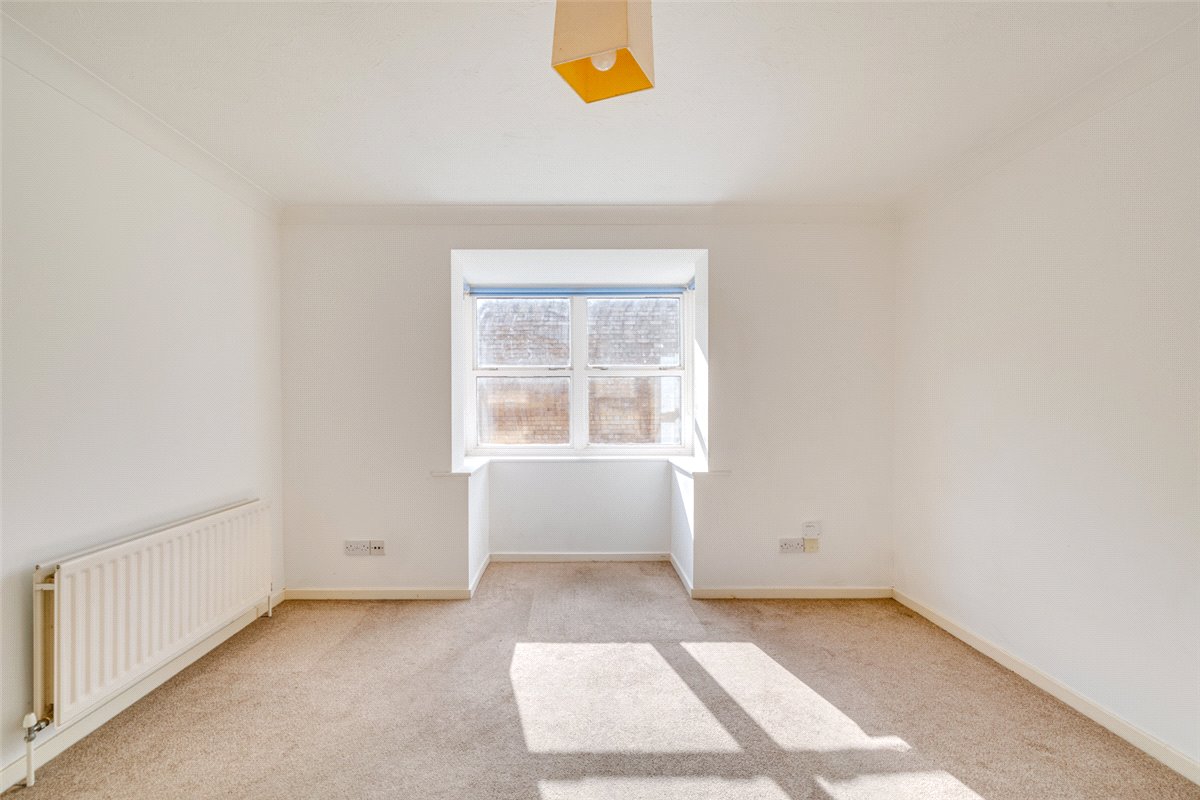 1 bedroom flat, Dovecote Gardens, London SW14
