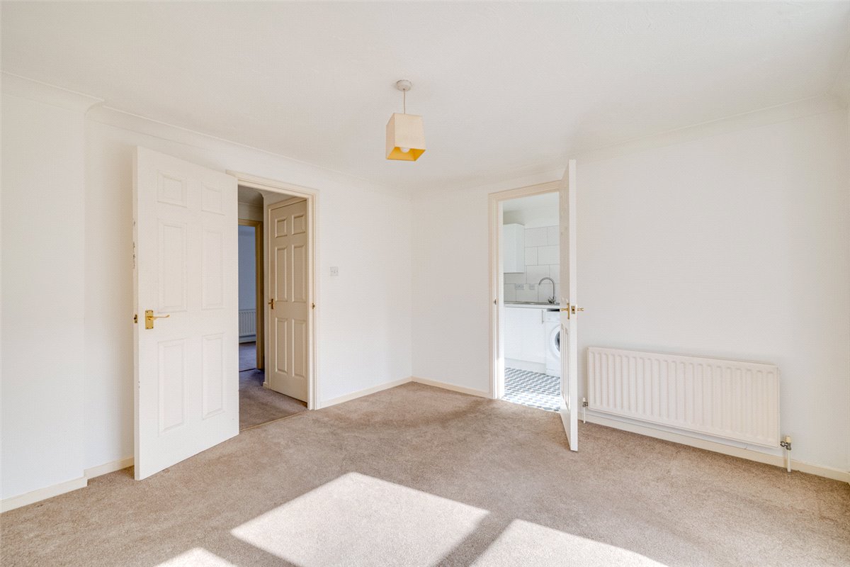 1 bedroom flat, Dovecote Gardens, London SW14