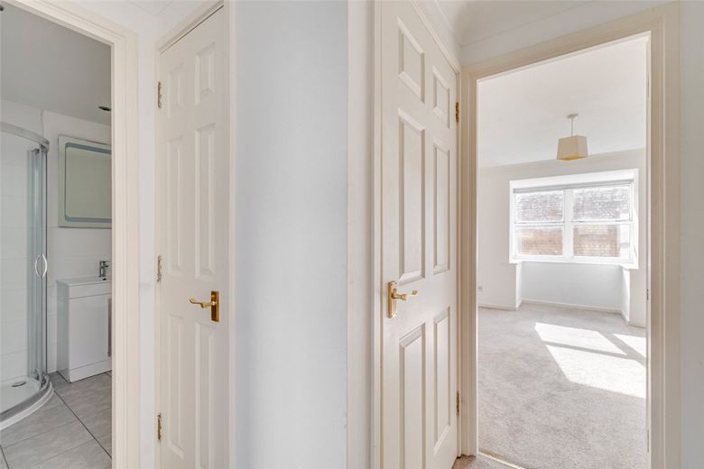 1 bedroom flat, Dovecote Gardens, London SW14