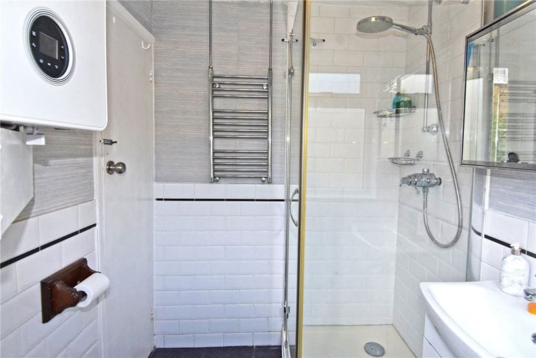 2 bedroom cottage, Field View Cottage, Craig Road TW10 - Let Agreed
