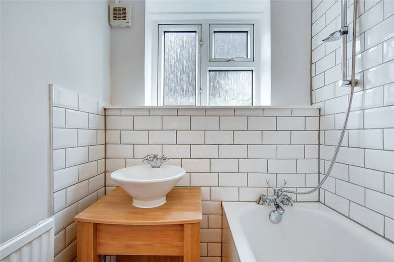 2 bedroom flat, The Willoughbys, London SW14 - Let Agreed