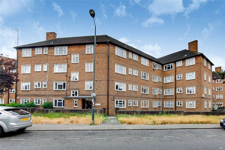 2 bedroom flat, The Willoughbys, London SW14 - Let Agreed