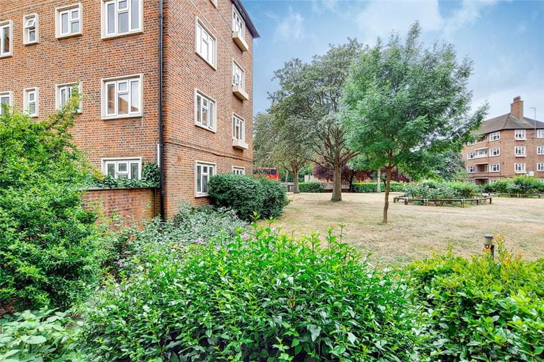 2 bedroom flat, The Willoughbys, London SW14 - Let Agreed