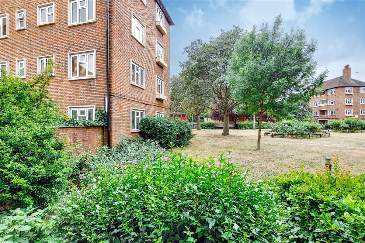 2 bedroom flat, The Willoughbys, London SW14 - Let Agreed
