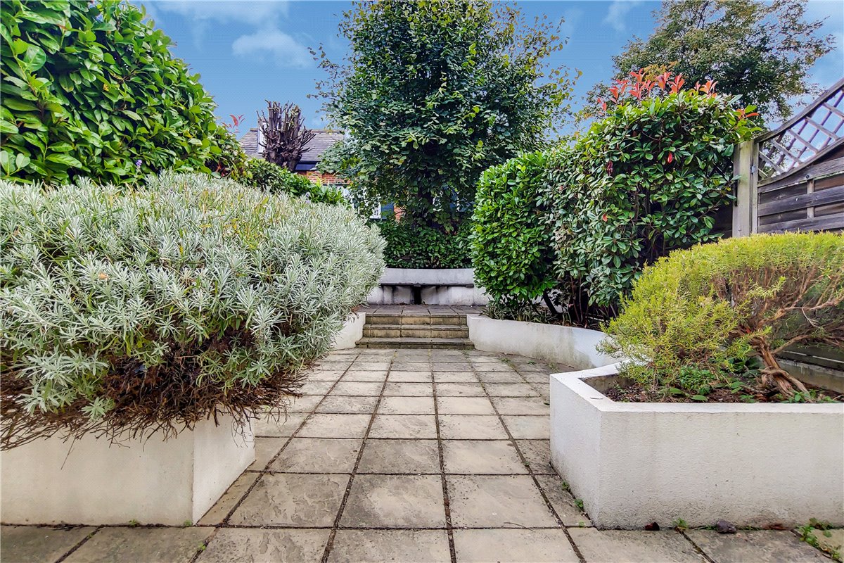 2 bedroom flat, Deodar Road, London SW15
