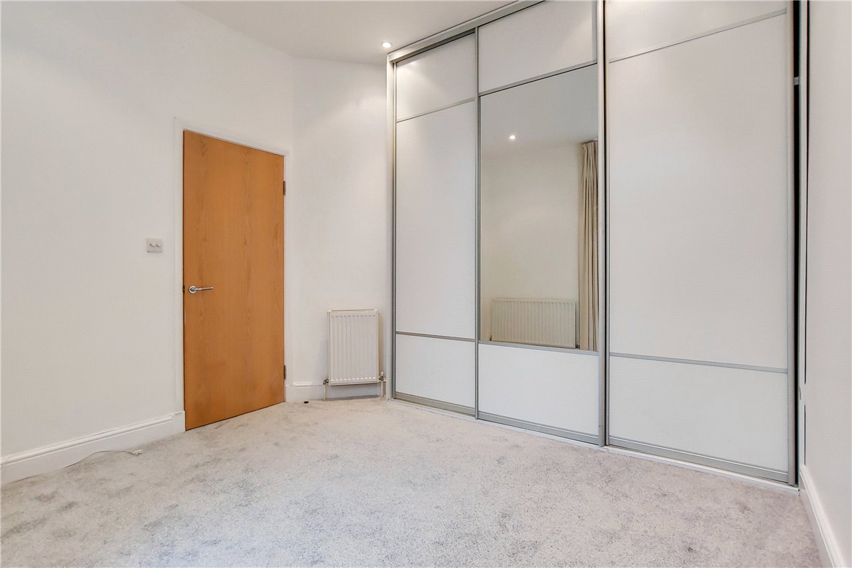 2 bedroom flat, Deodar Road, London SW15