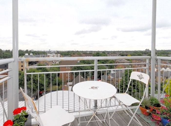 1 bedroom flat, Vineyard Heights, 30 Mortlake High Street SW14