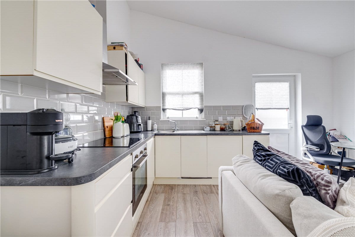 1 bedroom flat, White Hart Lane, London SW13 - Let Agreed