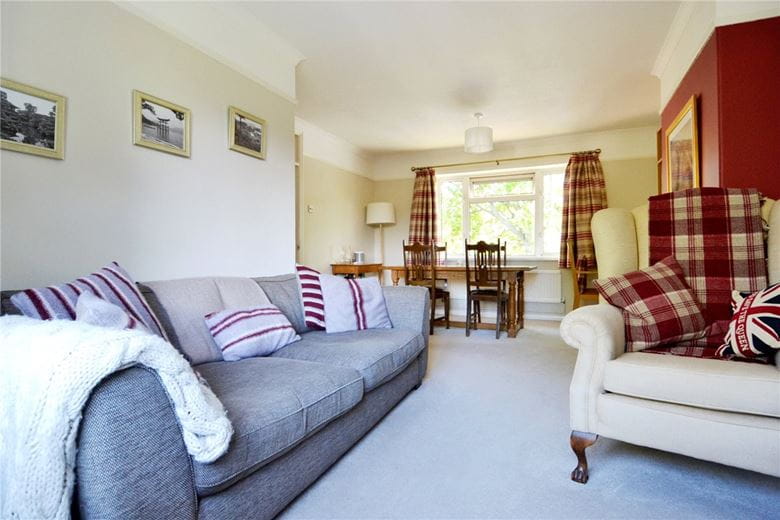 3 bedroom flat, Beaufort Court, Beaufort Road TW10 - Available