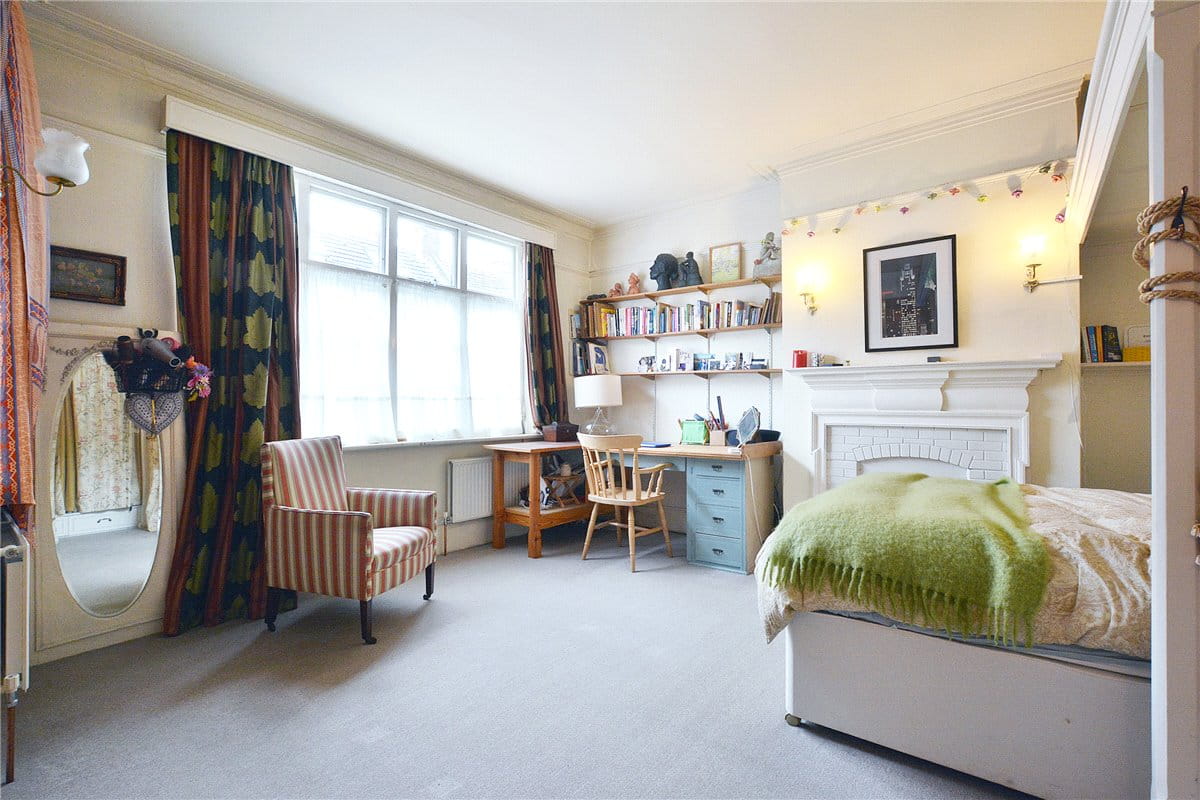1 bedroom flat, Clavering Avenue, London SW13 - Let Agreed