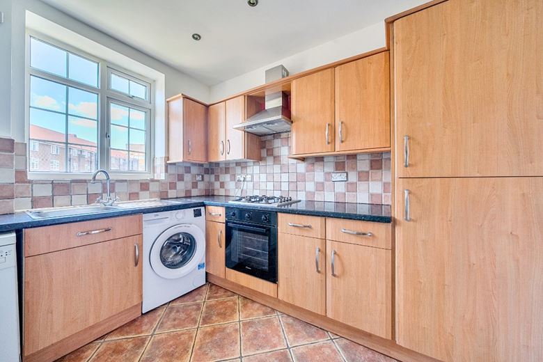 2 bedroom flat, London Road, Kingston upon Thames KT2 - Let Agreed