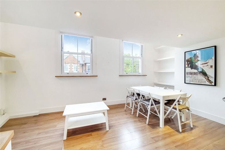 2 bedroom flat, White Hart Lane, London SW13