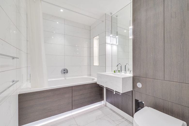 2 bedroom flat, Montpellier House, Glenthorne Road W6