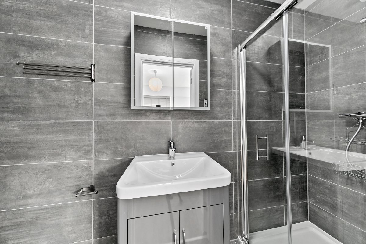 5 bedroom house, Perryfield Way, Richmond TW10 - Let Agreed