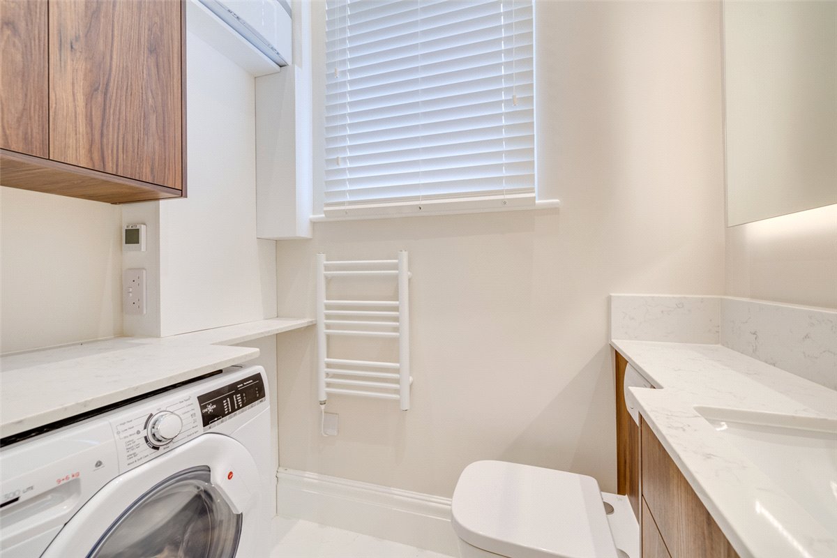 2 bedroom flat, Petersham Road, Richmond TW10 - Let Agreed