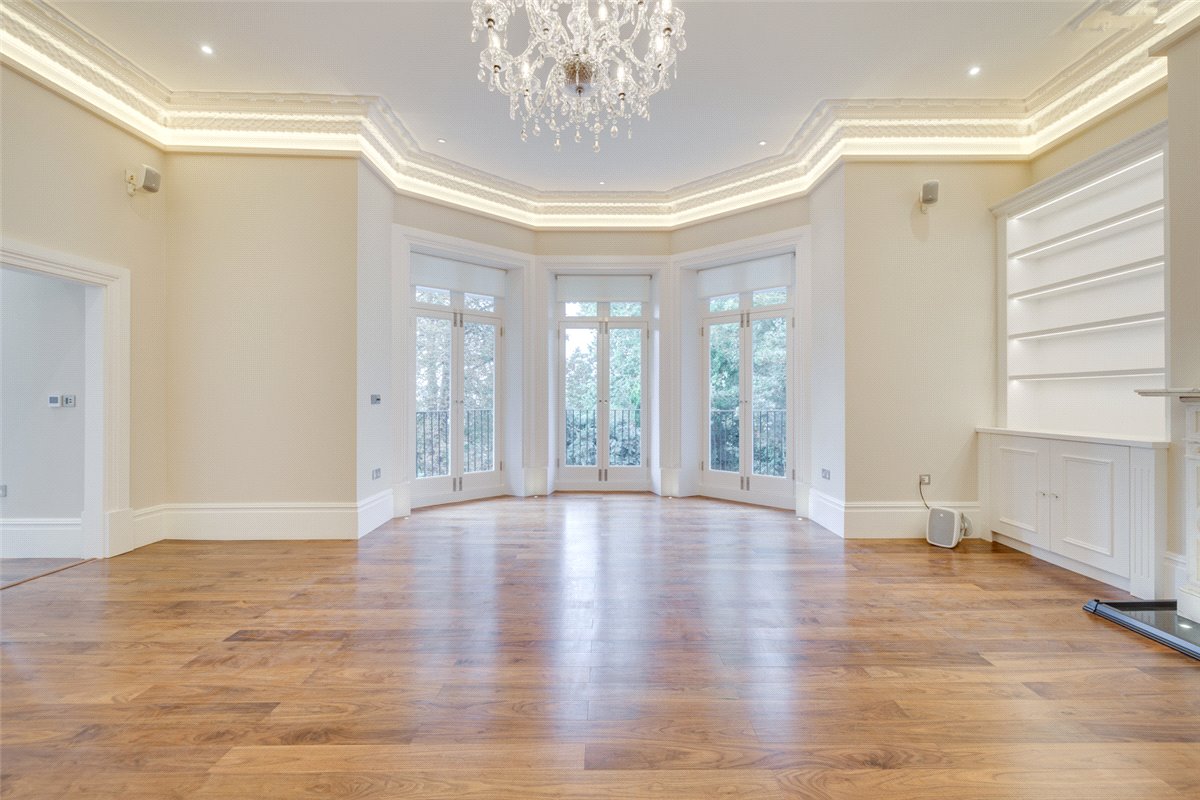 2 bedroom flat, Petersham Road, Richmond TW10 - Let Agreed