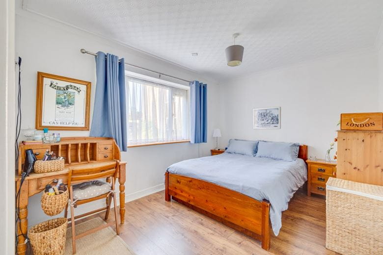 2 bedroom flat, White Hart Lane, London SW13 - Available