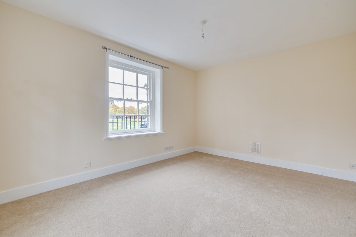  bedroom house, Kew Green, Richmond TW9 - Available