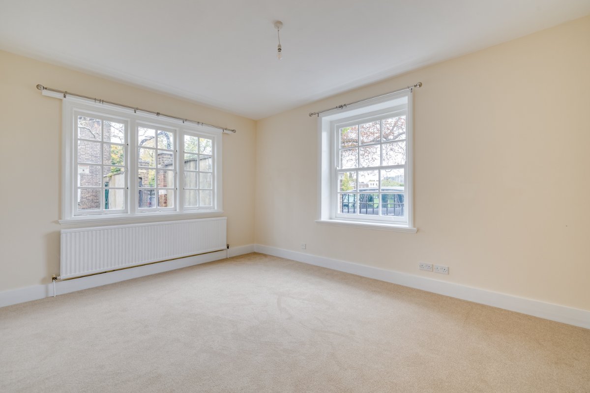  bedroom house, Kew Green, Richmond TW9 - Available
