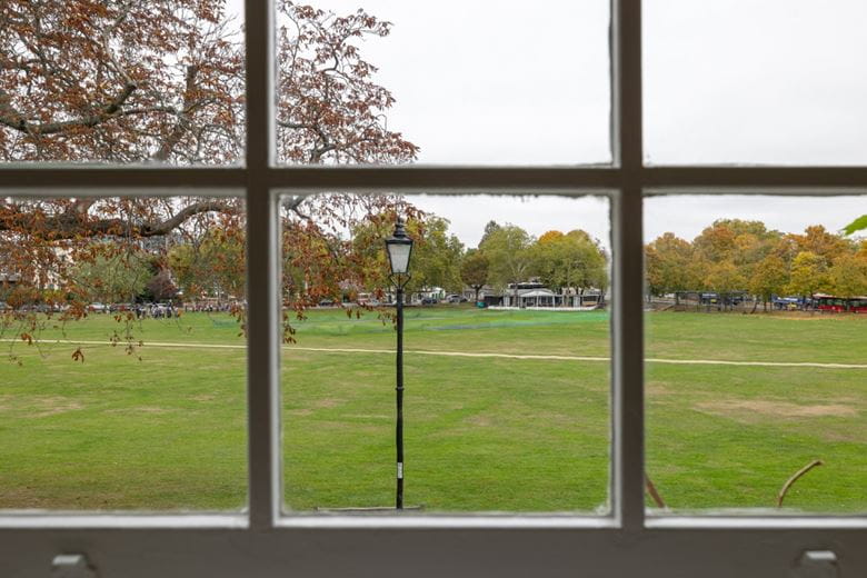  bedroom house, Kew Green, Richmond TW9 - Available