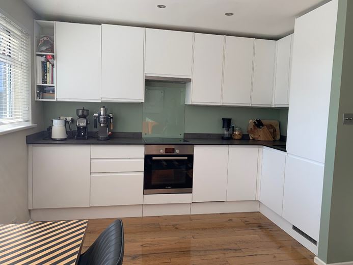 1 bedroom flat, Ashburnham Road, Richmond TW10 - Available