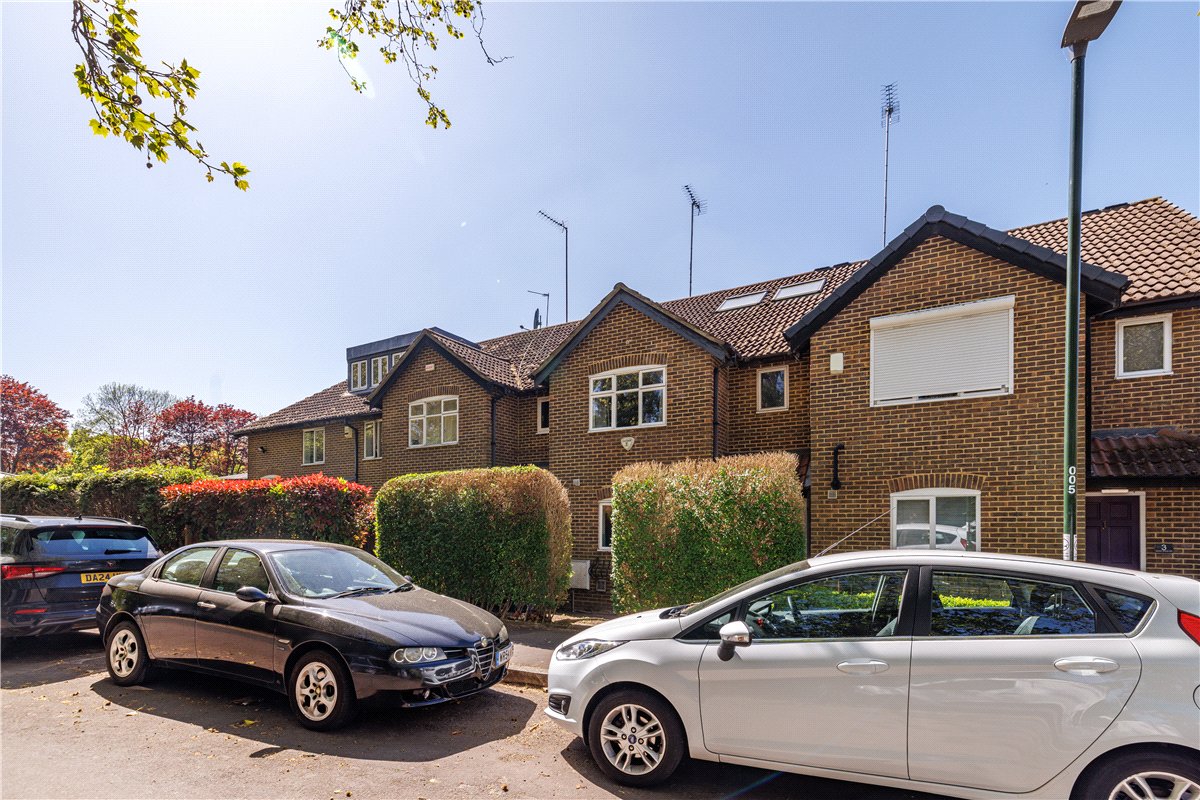 3 bedroom house, Lower Grove Road, Richmond TW10 - Let Agreed