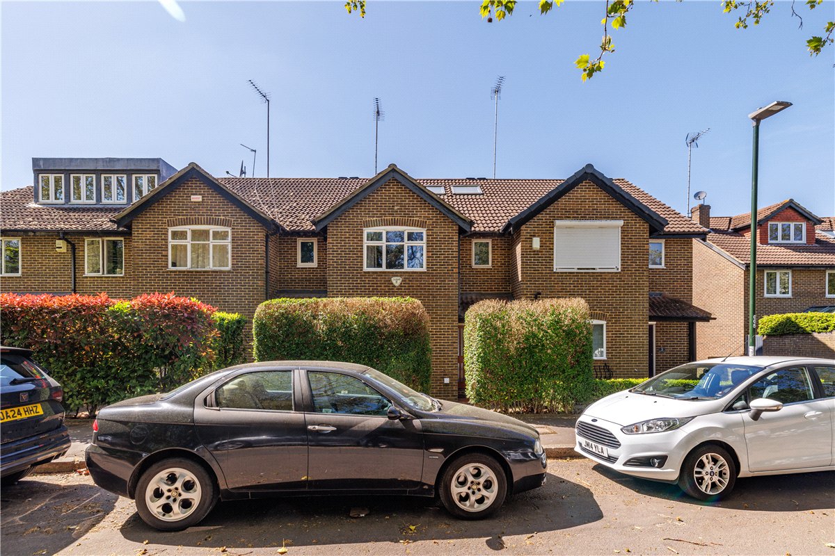 3 bedroom house, Lower Grove Road, Richmond TW10 - Let Agreed