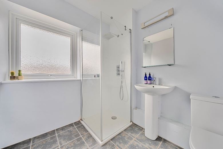 2 bedroom maisonette, Watermill Close, Richmond TW10 - Let Agreed