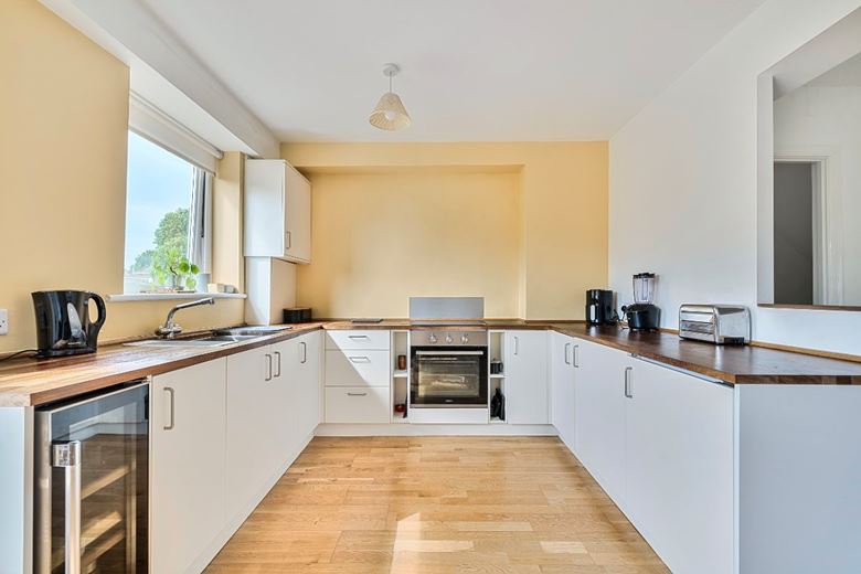 2 bedroom maisonette, Watermill Close, Richmond TW10 - Let Agreed