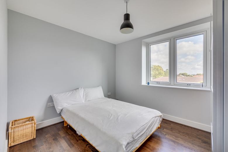 2 bedroom flat, Roehampton Lane, London SW15 - Available