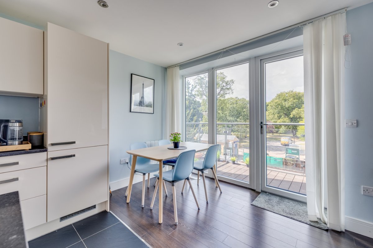 2 bedroom flat, Roehampton Lane, London SW15 - Available