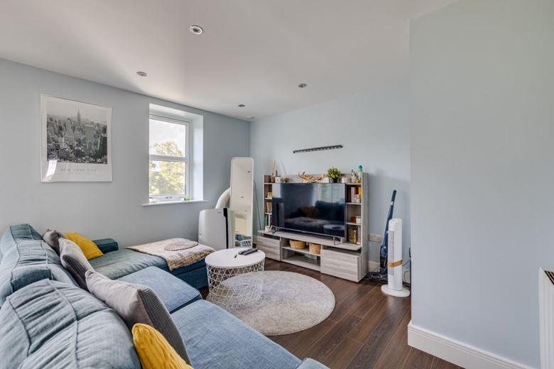 2 bedroom flat, Roehampton Lane, London SW15 - Available