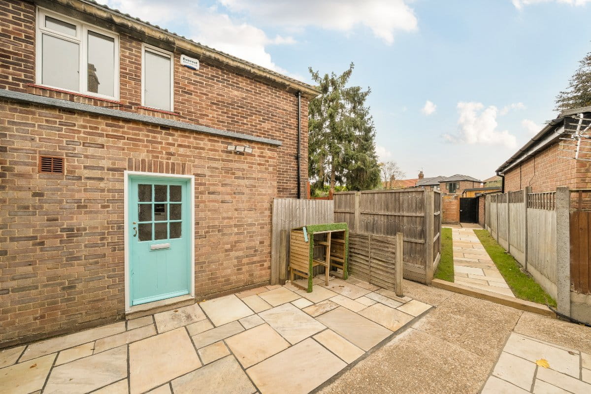 3 bedroom maisonette, Ham Street, Richmond TW10 - Available