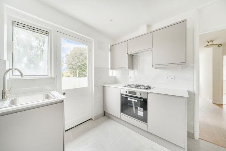 3 bedroom maisonette, Ham Street, Richmond TW10 - Available